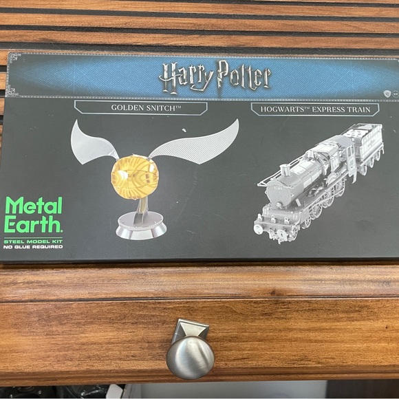 BEW Metal Earth Harry Potter Laser Cut Model Set Hogworts Express Golden… - Picture 1 of 7